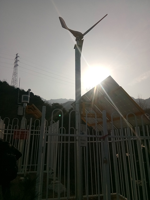 M2信號塔風光互補監控