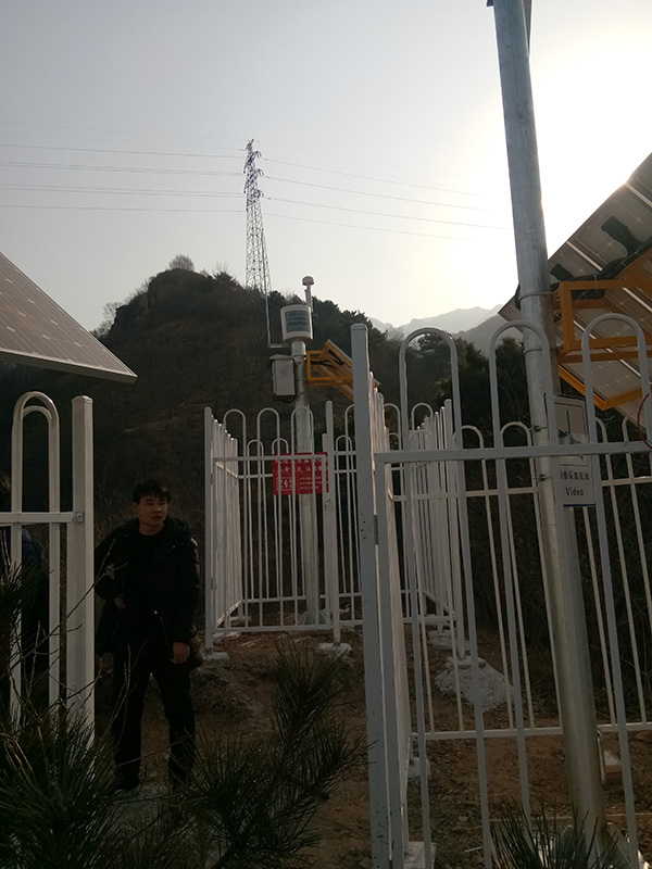 M2信號塔風光互補監控