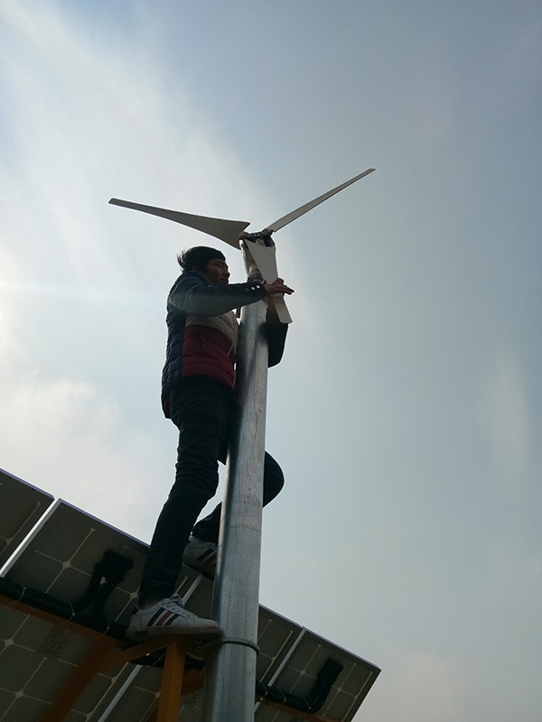 M2信號塔風光互補監控