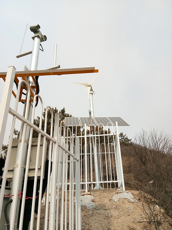 M2信號塔風光互補監控